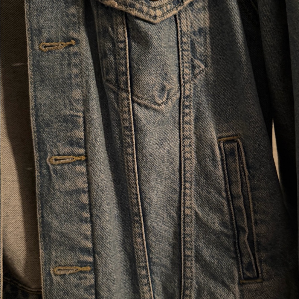 Levi's Women’s Distressed Light Wash Denim Jacket - Light Blue - Picture 4 of 9